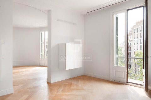 2 bedrooms apartment for sale in Barcelona, Catalonia, Spain № 8676 - photo 5