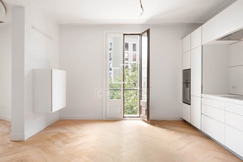 2 bedrooms apartment for sale in Barcelona, Catalonia, Spain № 8676 - photo 8