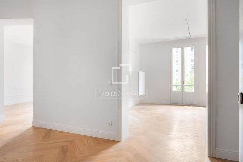 2 bedrooms apartment for sale in Barcelona, Catalonia, Spain № 8676 - photo 4