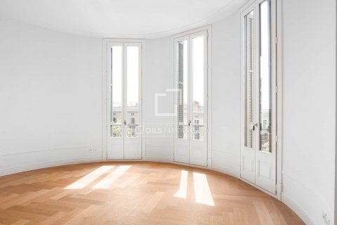 2 bedrooms apartment for sale in Barcelona, Catalonia, Spain № 8676 - photo 2