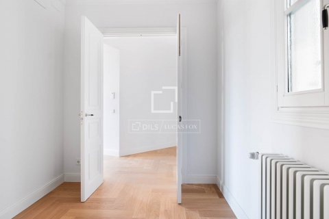 2 bedrooms apartment for sale in Barcelona, Catalonia, Spain № 8676 - photo 15