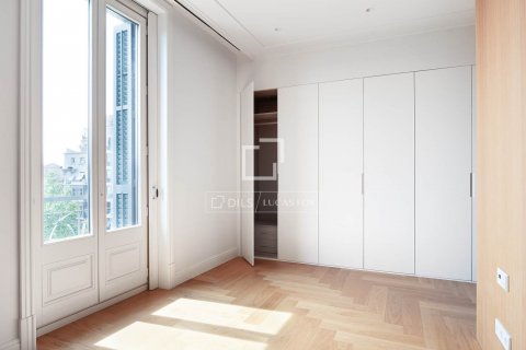 2 bedrooms apartment for sale in Barcelona, Catalonia, Spain № 8676 - photo 20