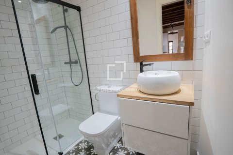 2 bedrooms apartment for sale in Barcelona, Catalonia, Spain № 8672 - photo 12
