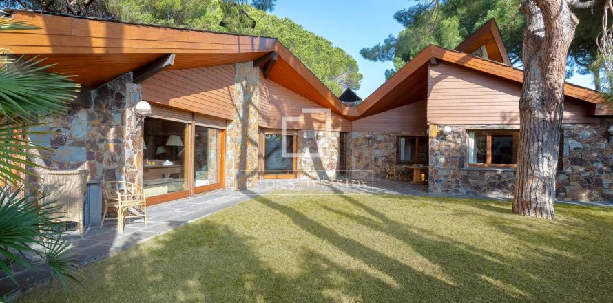 7 bedrooms villa for sale in Sant Andreu de Llavaneres, Barcelona, Catalonia, Spain № 8666