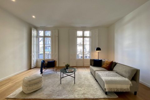 3 bedrooms apartment for sale in Barcelona, Catalonia, Spain № 6338