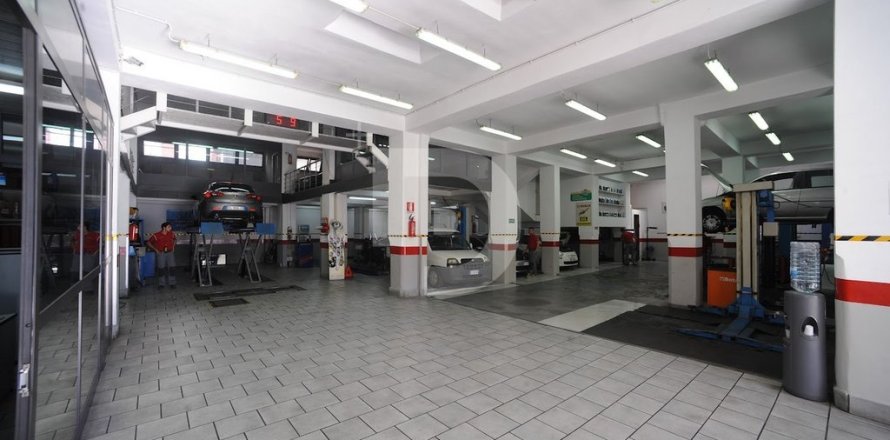 163 sq.m. commercial property for sale in Sants-Montjuic, Barcelona, Catalonia, Spain № 5184