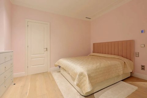 Купить квартиру в Барселона, Испания с 4 комнаты, № 1469 - фото 21