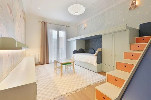 Купить квартиру в Барселона, Испания с 4 комнаты, № 1469 - фото 26