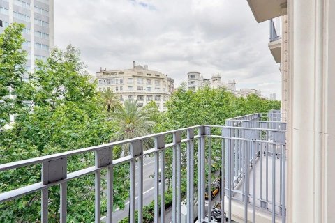 Купить квартиру в Барселона, Испания с 4 комнаты, № 1469 - фото 11