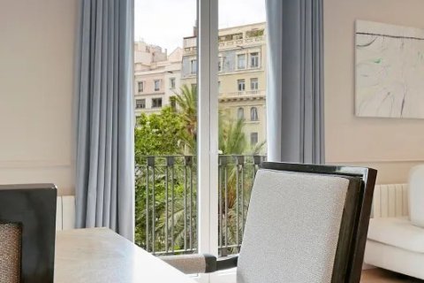 Купить квартиру в Барселона, Испания с 4 комнаты, № 1469 - фото 9