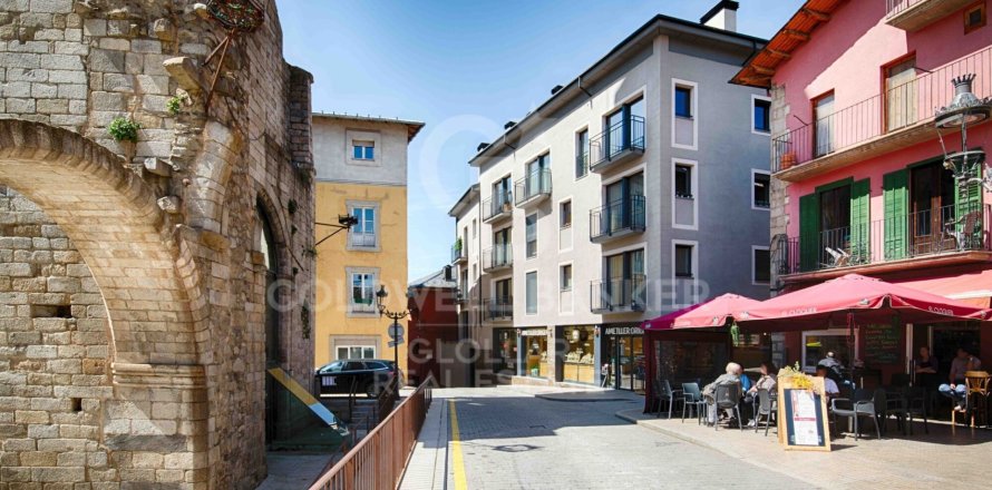 Apartamento de 3 dormitorios en venta en Gerona, Cataluña, Spain № 7814