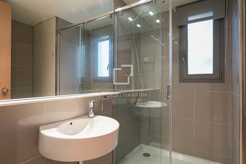 Купить квартиру в Барселона, Испания с 3 спальни, 82м², № 8636 - фото 3