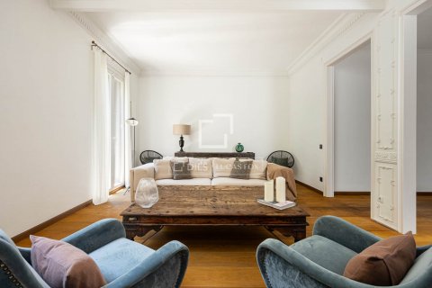 4 bedrooms apartment for rent in Barcelona, Catalonia, Spain № 8631 - photo 3
