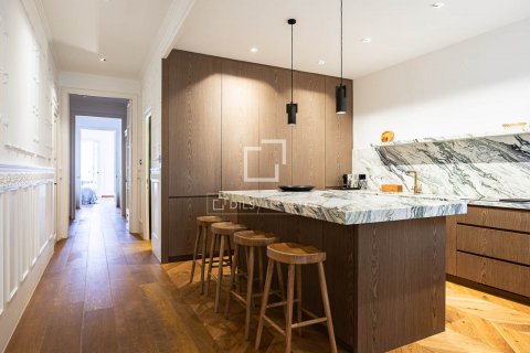 4 bedrooms apartment for rent in Barcelona, Catalonia, Spain № 8631 - photo 11