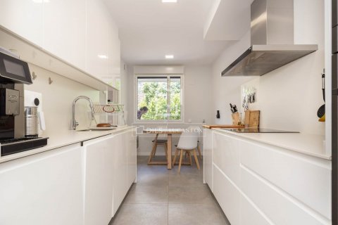 Villa de 5 dormitorios en alquiler en Esplugues de Llobregat, Barcelona, Cataluña, Spain № 8635 - foto 19