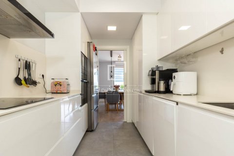 Villa de 5 dormitorios en alquiler en Esplugues de Llobregat, Barcelona, Cataluña, Spain № 8635 - foto 17