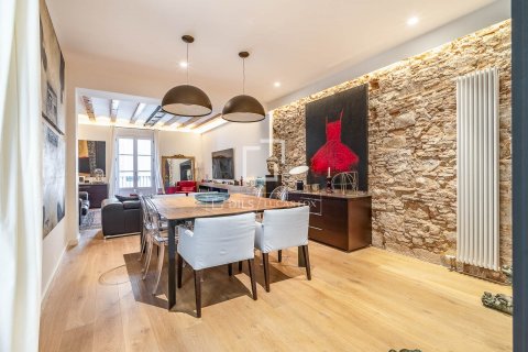 3 bedrooms apartment for sale in Barcelona, Catalonia, Spain № 8555