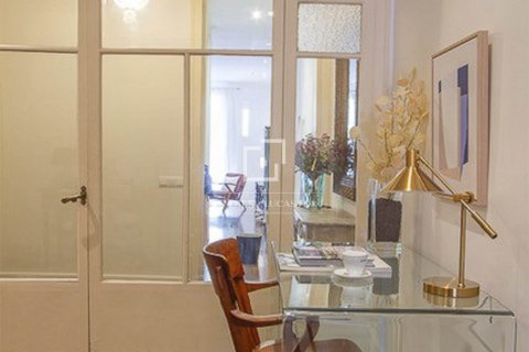 2 bedrooms apartment for sale in Barcelona, Catalonia, Spain № 8558 - photo 9