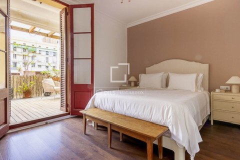 2 bedrooms apartment for sale in Barcelona, Catalonia, Spain № 8558 - photo 11