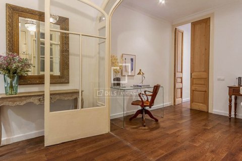 2 bedrooms apartment for sale in Barcelona, Catalonia, Spain № 8558 - photo 10