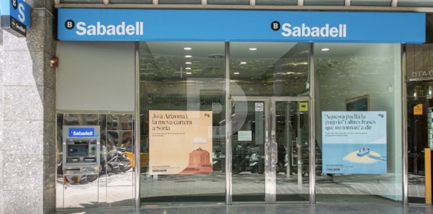 242 sq.m. commercial property for sale in L'Eixample, Barcelona, Catalonia, Spain № 3712
