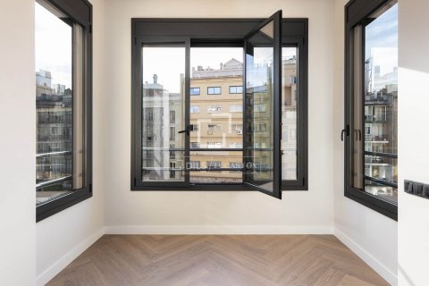 3 bedrooms apartment for sale in Barcelona, Catalonia, Spain № 4155 - photo 4