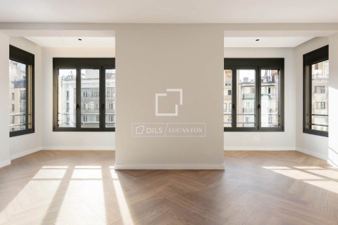 3 bedrooms apartment for sale in Barcelona, Catalonia, Spain № 4155