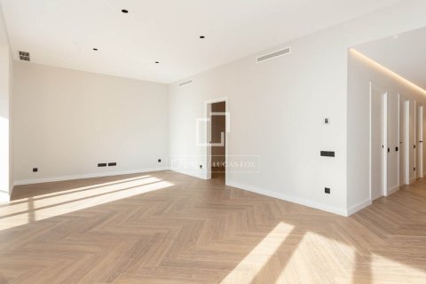 3 bedrooms apartment for sale in Barcelona, Catalonia, Spain № 4155 - photo 13