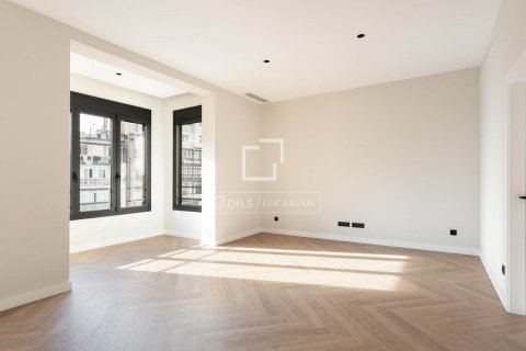 3 bedrooms apartment for sale in Barcelona, Catalonia, Spain № 4155 - photo 12
