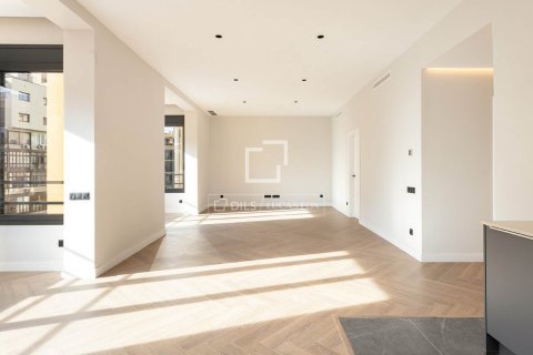 3 bedrooms apartment for sale in Barcelona, Catalonia, Spain № 4155 - photo 11