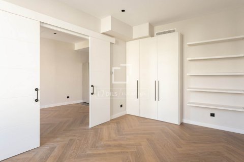 2 bedrooms apartment for sale in Barcelona, Catalonia, Spain № 4157 - photo 8