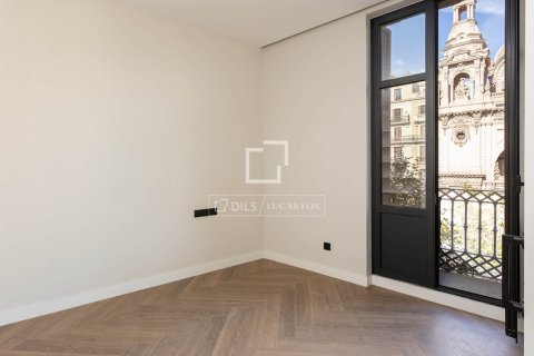 2 bedrooms apartment for sale in Barcelona, Catalonia, Spain № 4157 - photo 3