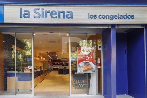 575 sq.m. retail store for sale in Sants-Montjuic, Barcelona, Catalonia, Spain № 5156