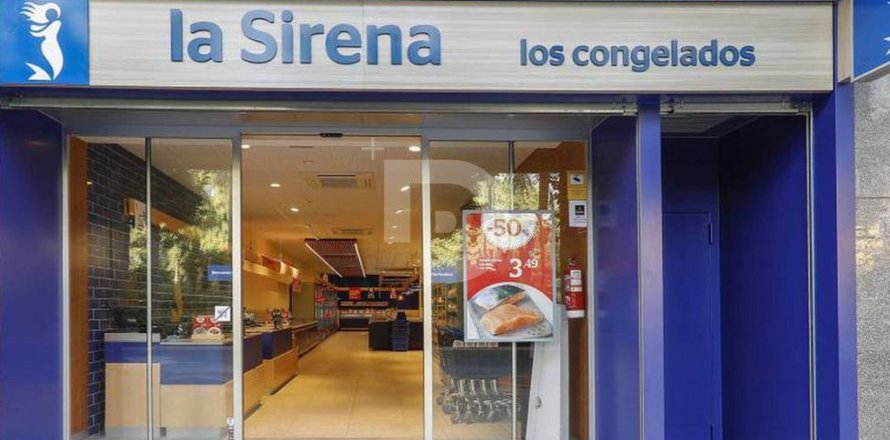 575 sq.m. retail store for sale in Sants-Montjuic, Barcelona, Catalonia, Spain № 5156