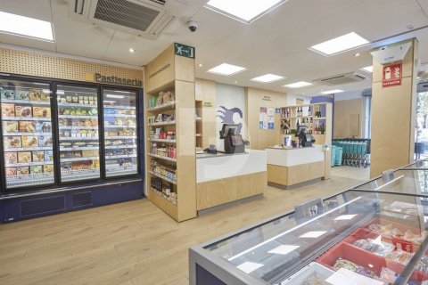 575 sq.m. retail store for sale in Sants-Montjuic, Barcelona, Catalonia, Spain № 5156 - photo 2