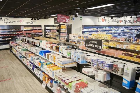 173 sq.m. retail store for sale in Sants-Montjuic, Barcelona, Catalonia, Spain № 5155
