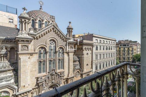 3 bedrooms apartment for sale in Barcelona, Catalonia, Spain № 8811
