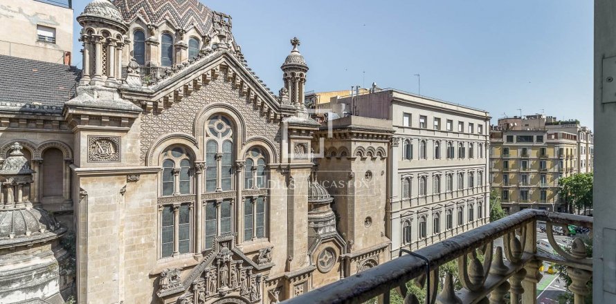3 bedrooms apartment for sale in Barcelona, Catalonia, Spain № 8811