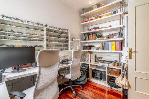 3 bedrooms apartment for sale in Barcelona, Catalonia, Spain № 8811 - photo 17