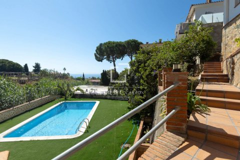 4 bedrooms villa for sale in Cabrils, Barcelona, Catalonia, Spain № 8812 - photo 3