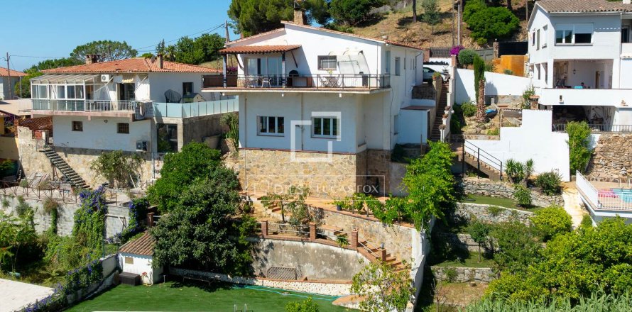 4 bedrooms villa for sale in Cabrils, Barcelona, Catalonia, Spain № 8812