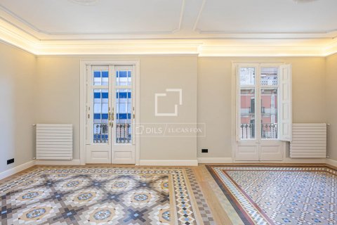 3 chambres apartment à vendre à Barcelona, Catalonia, Spain № 8814 - photo 2