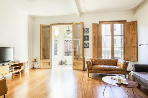 3 bedrooms apartment for sale in Barcelona, Catalonia, Spain № 8810