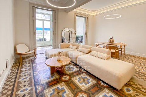 Apartamento de 3 dormitorios en venta en Barcelona, Cataluña, Spain № 5672 - foto 2