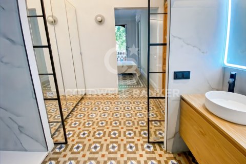 Apartamento de 3 dormitorios en venta en Barcelona, Cataluña, Spain № 5672 - foto 8