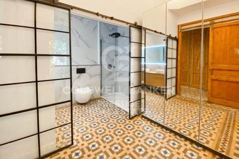 Apartamento de 3 dormitorios en venta en Barcelona, Cataluña, Spain № 5672 - foto 6