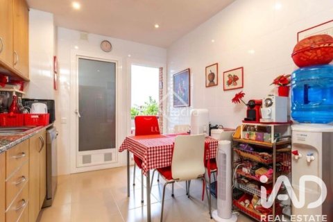 4 chambres duplex à vendre à Sant Feliu de Llobregat, Barcelona, Catalonia, Spain № 8300 - photo 8