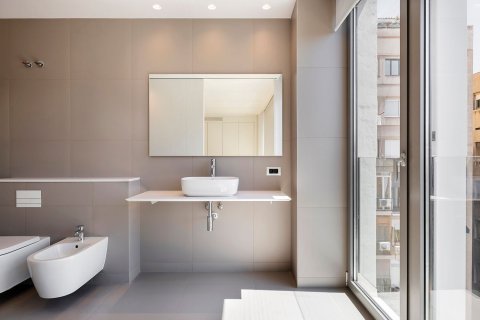 4 bedrooms apartment for sale in Barcelona, Catalonia, Spain № 8294 - photo 17