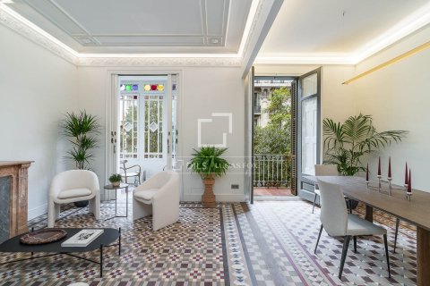 Apartamento de 3 dormitorios en venta en Barcelona, Cataluña, Spain № 4201 - foto 2