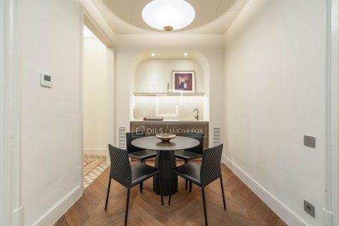 Apartamento de 3 dormitorios en venta en Barcelona, Cataluña, Spain № 4201 - foto 28